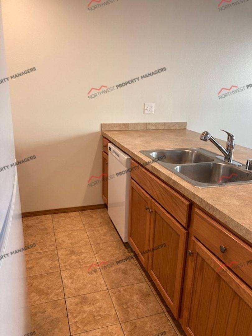 Townhouse for rent at 2381 Jackson Highway, Chehalis, WA 98532