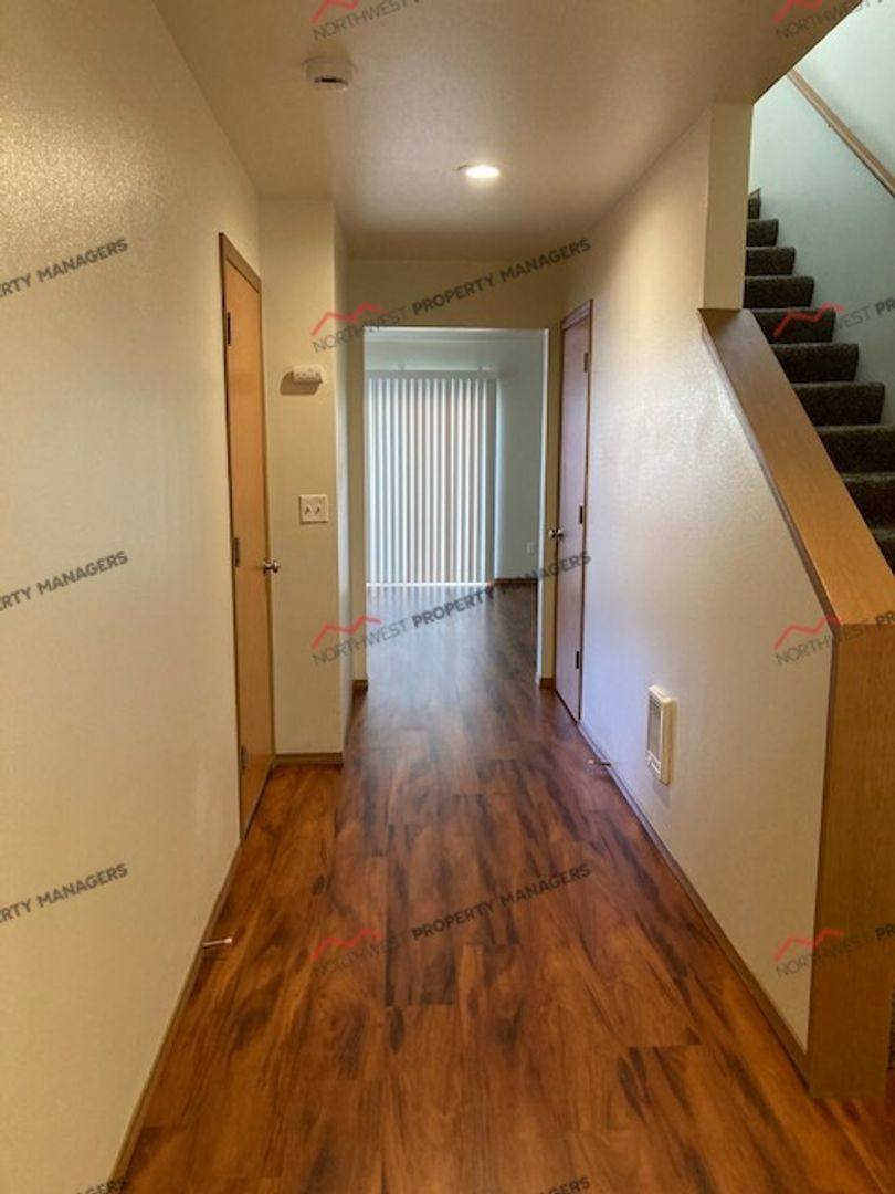 Townhouse for rent at 2381 Jackson Highway, Chehalis, WA 98532