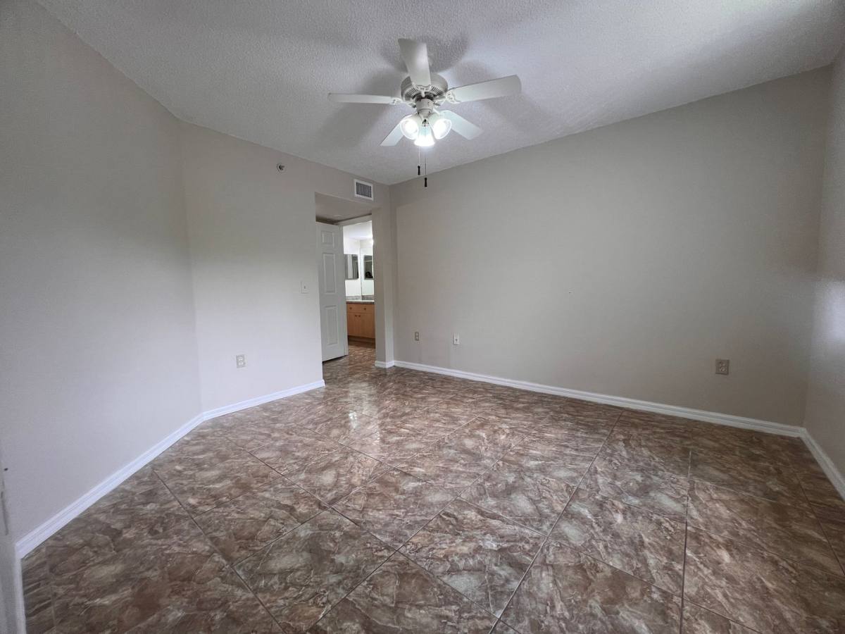 Condo for rent at 2496 Centergate Dr, Hollywood, FL 33025