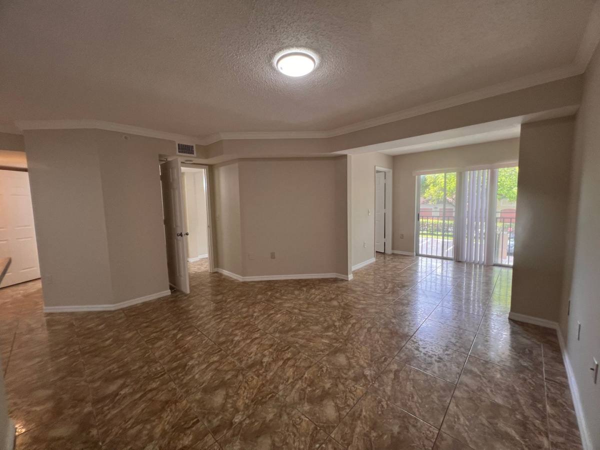 Condo for rent at 2496 Centergate Dr, Hollywood, FL 33025