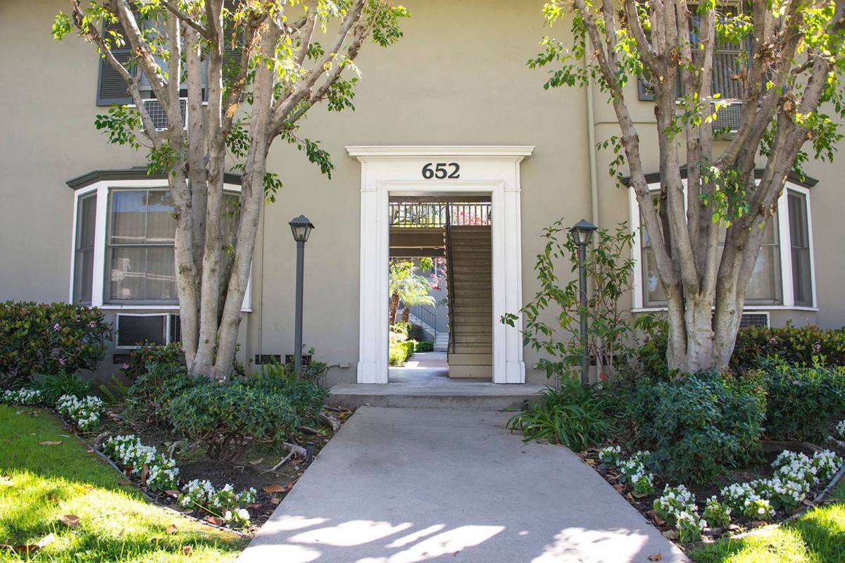 Apartment for rent at 652 Orange Grove Ave, South Pasadena, CA 91030