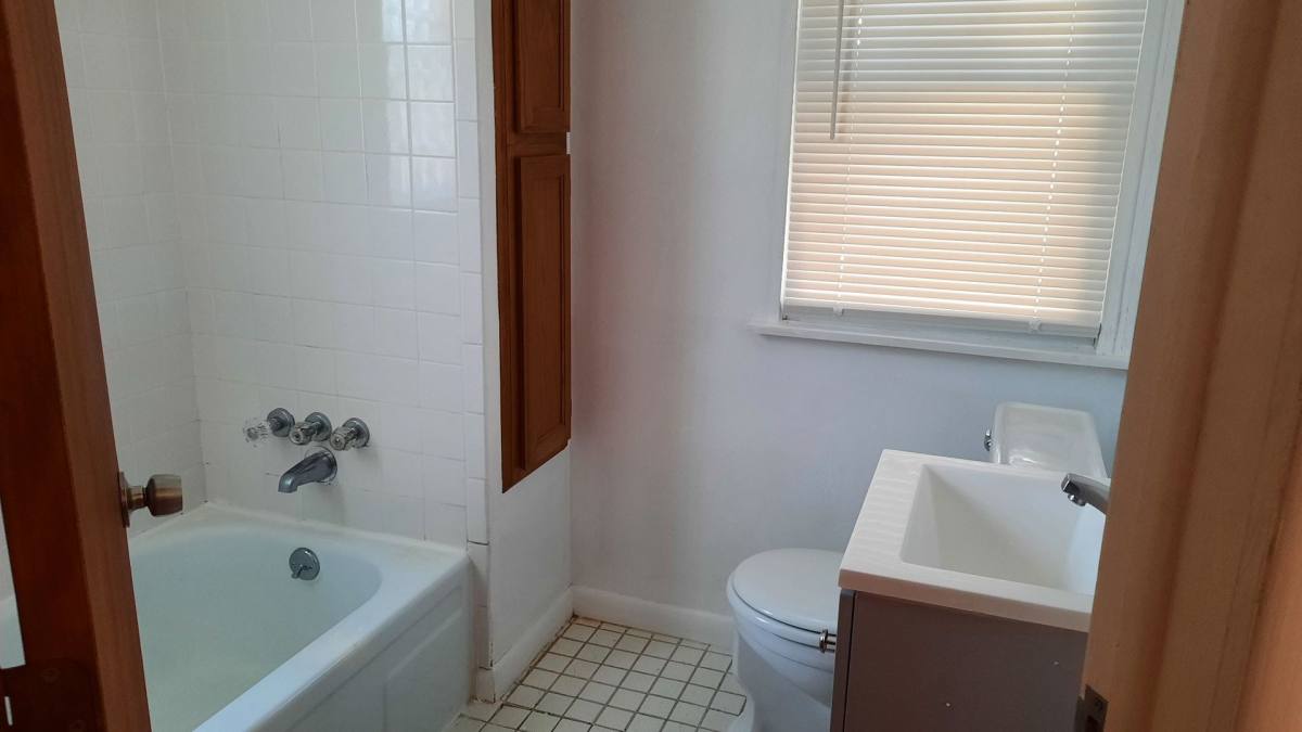 Apartment for rent at 24425 Republic, Oak Park, MI 48237
