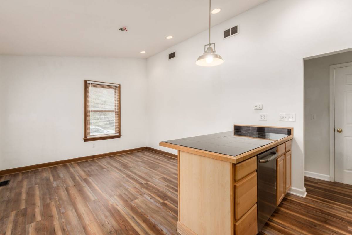 Apartment for rent at 981 Highland St, Columbus, OH 43201