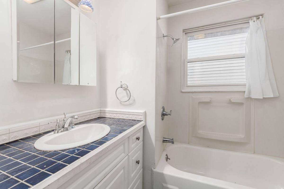 Apartment for rent at 981 Highland St, Columbus, OH 43201