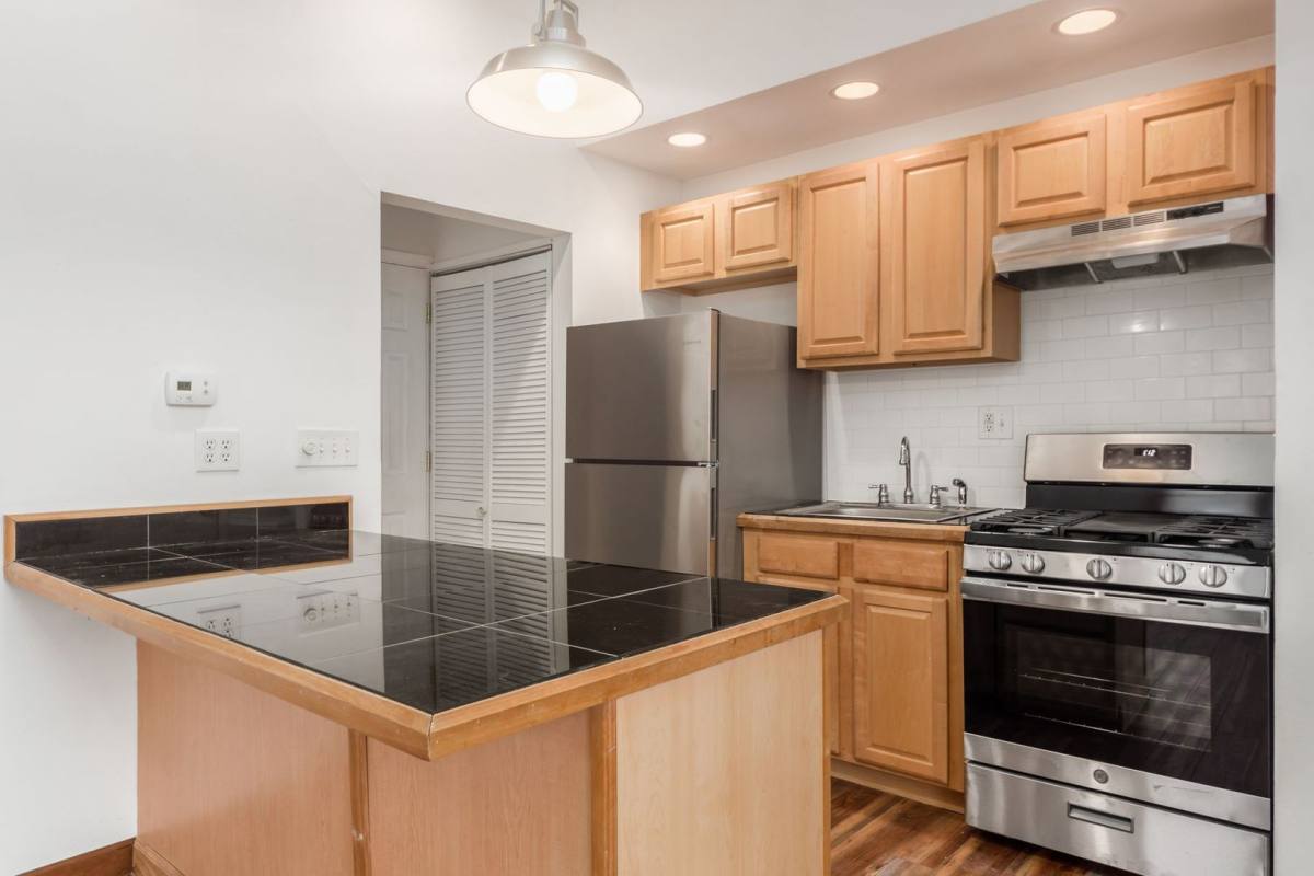 Apartment for rent at 981 Highland St, Columbus, OH 43201