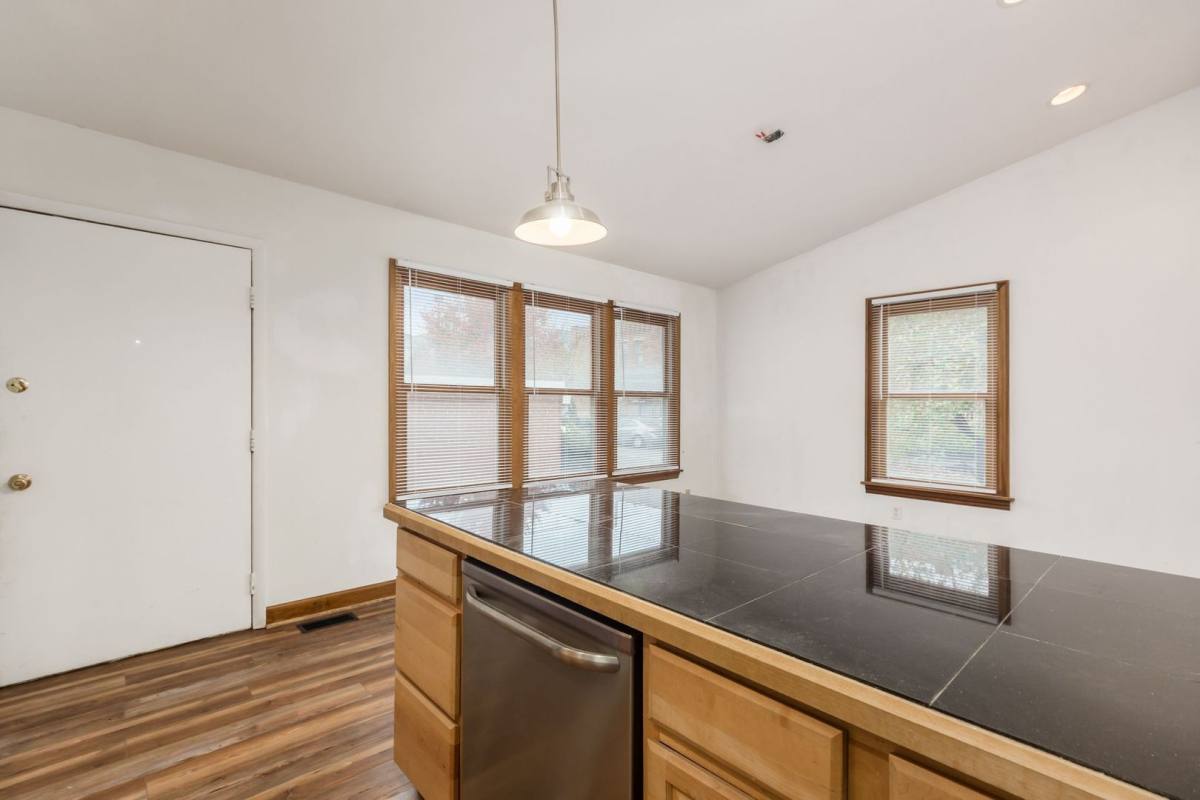 Apartment for rent at 981 Highland St, Columbus, OH 43201