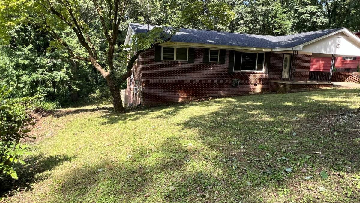 House for rent at 27 Summit Dr, Lindale, GA 30147