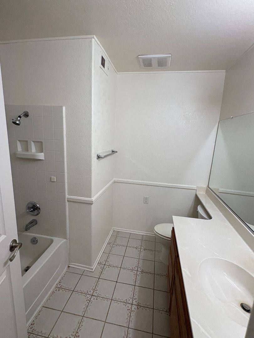 House for rent at 14333 La Crescenta Ave, Victorville, CA 92392