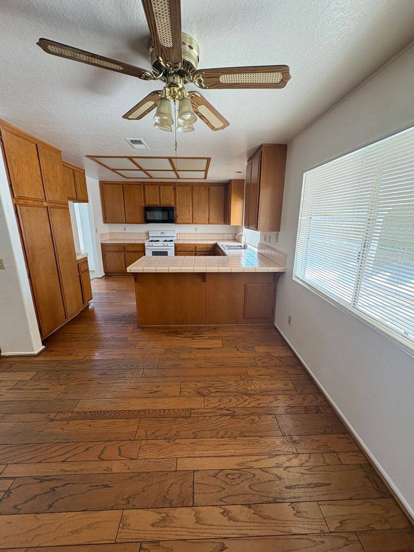 House for rent at 14333 La Crescenta Ave, Victorville, CA 92392