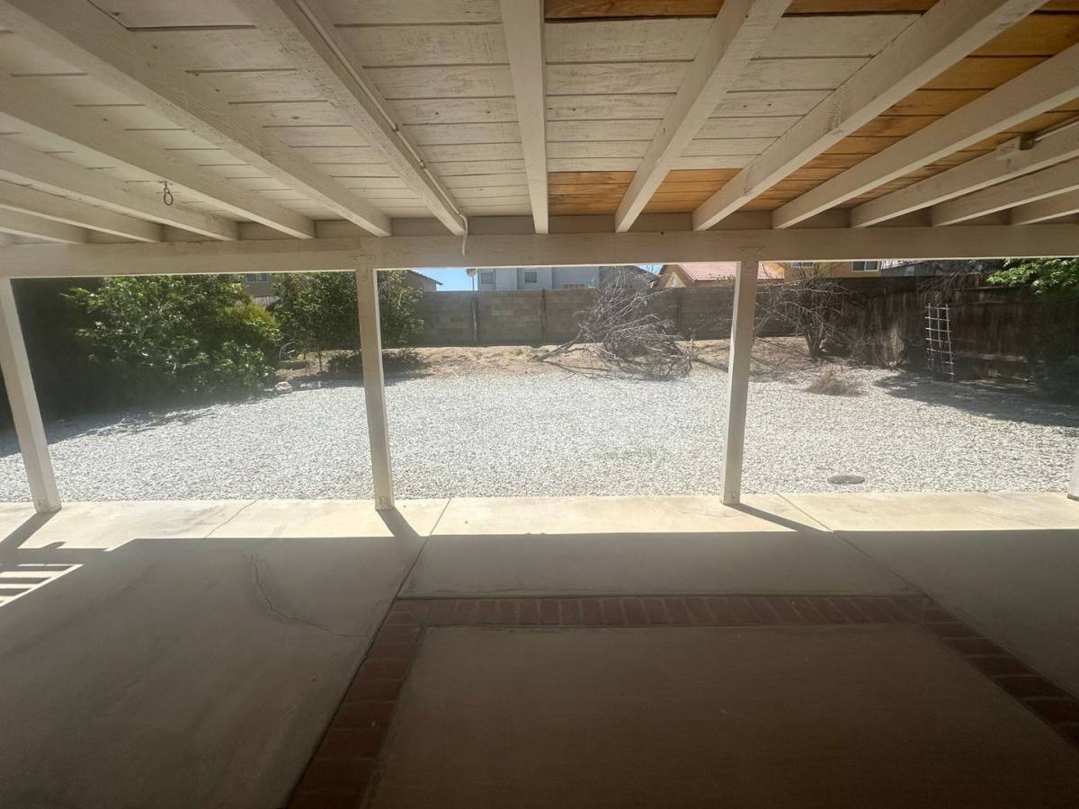 House for rent at 14333 La Crescenta Ave, Victorville, CA 92392