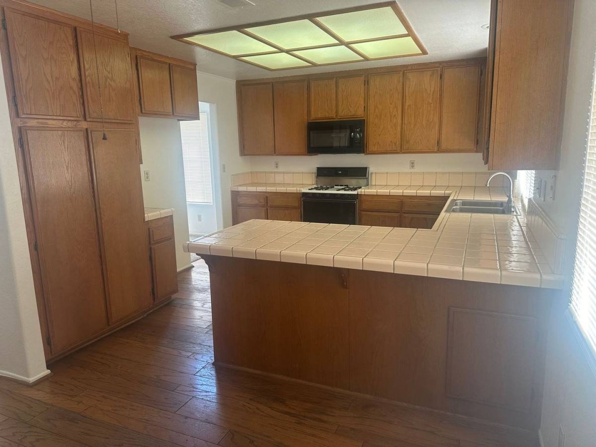 House for rent at 14333 La Crescenta Ave, Victorville, CA 92392