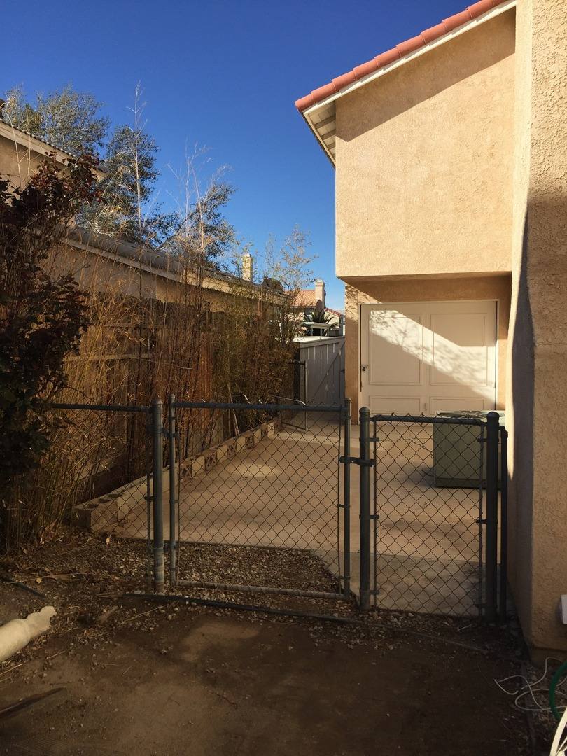 House for rent at 14333 La Crescenta Ave, Victorville, CA 92392
