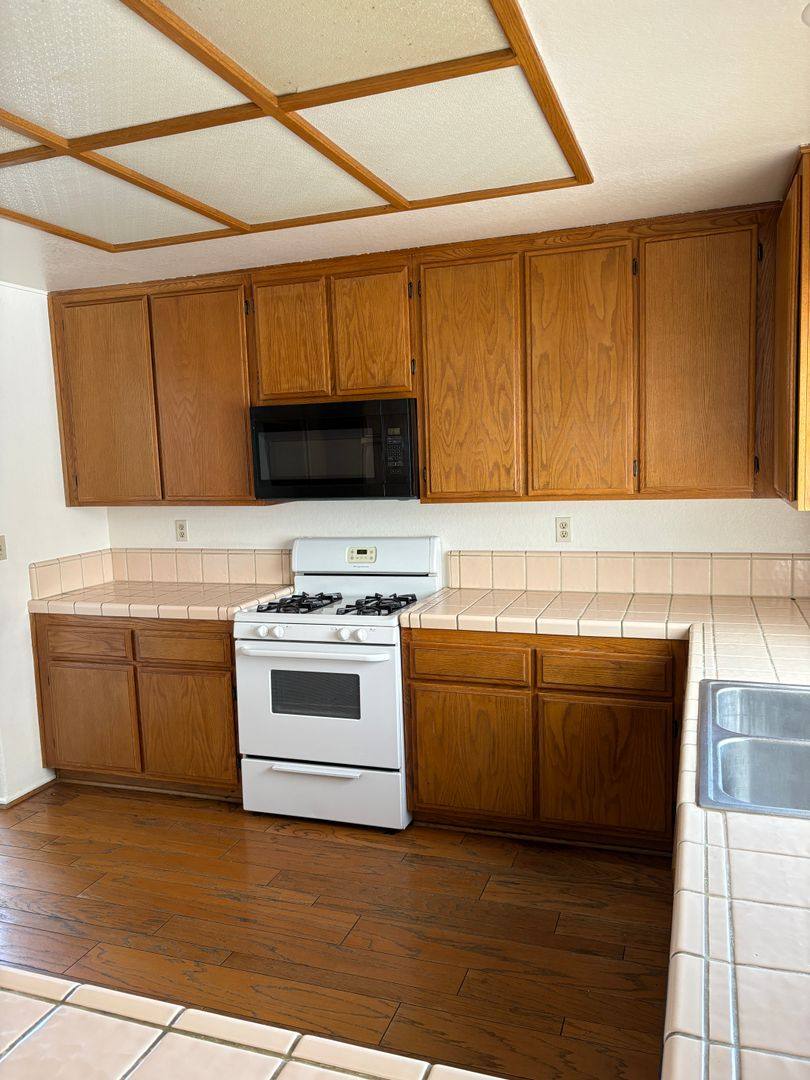 House for rent at 14333 La Crescenta Ave, Victorville, CA 92392