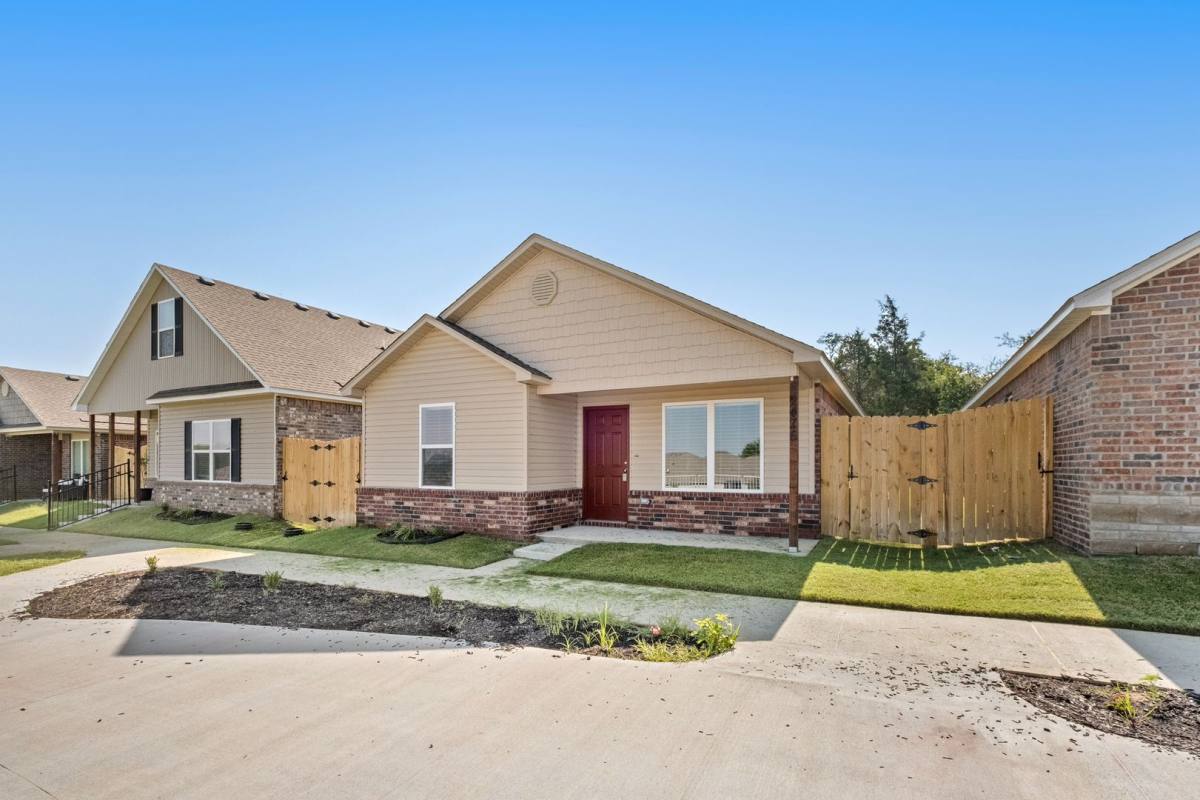 House for rent at 2476 N Raven Lane, Fayetteville, AR 72704