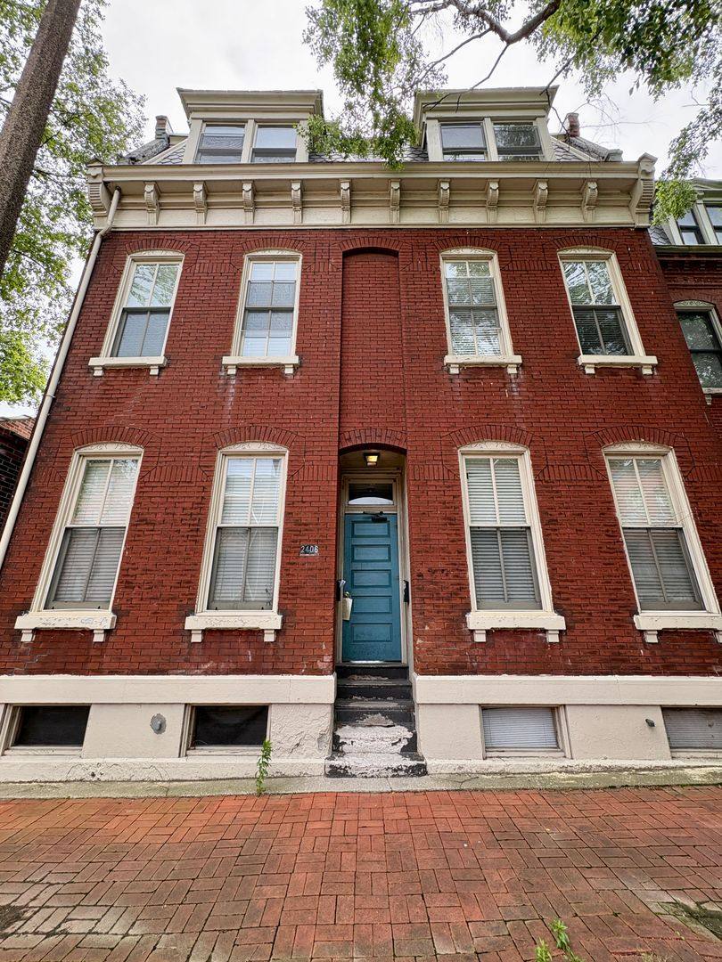 Apartment for rent at 2406 S 10th St, Saint Louis, MO 63104