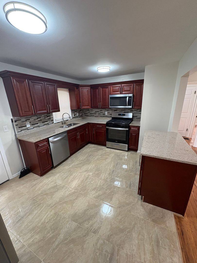 House for rent at 5517 Willow Ave, Kansas City, MO 64133