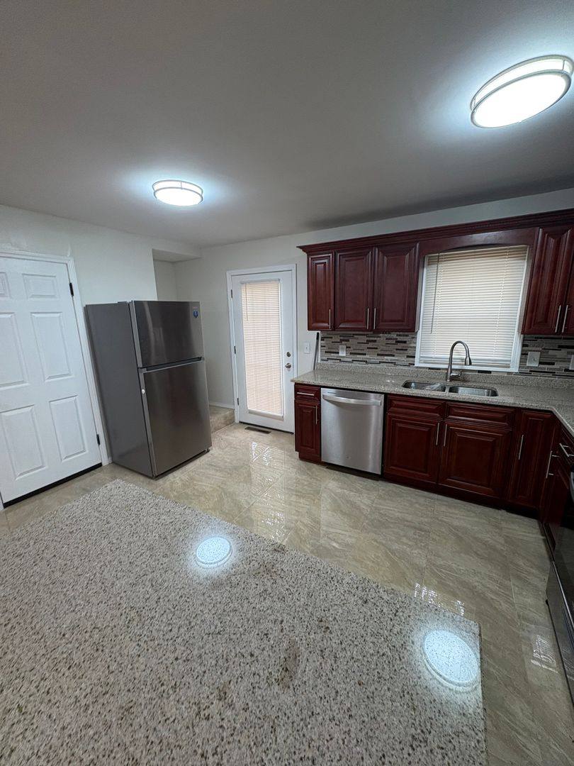 House for rent at 5517 Willow Ave, Kansas City, MO 64133