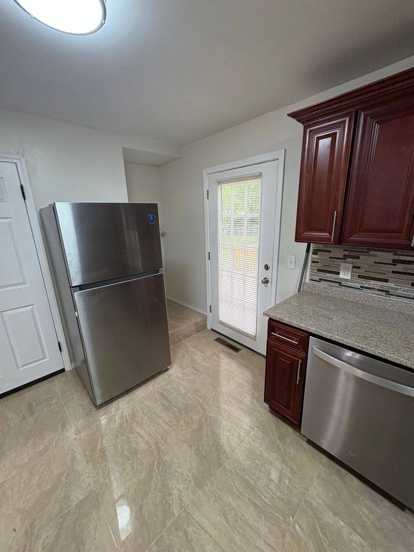House for rent at 5517 Willow Ave, Kansas City, MO 64133