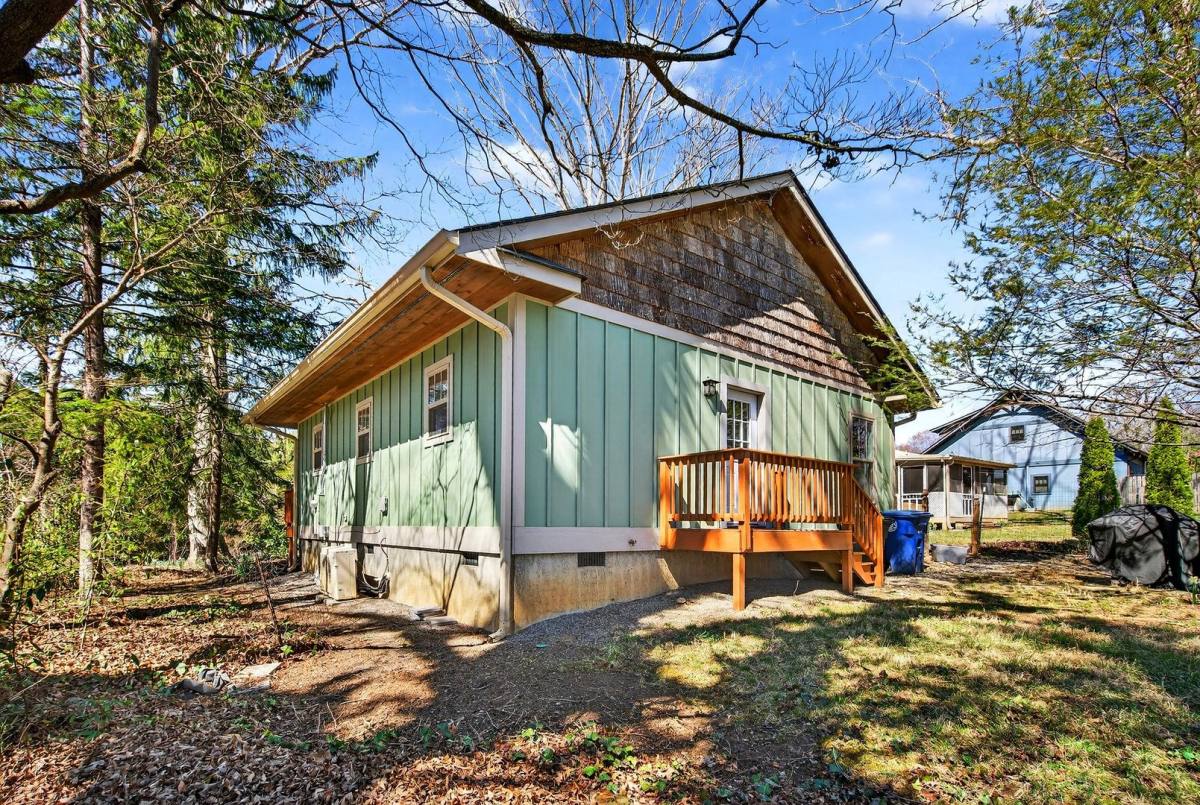 House for rent at 104 Hiawassee Ave, Black Mountain, NC 28711