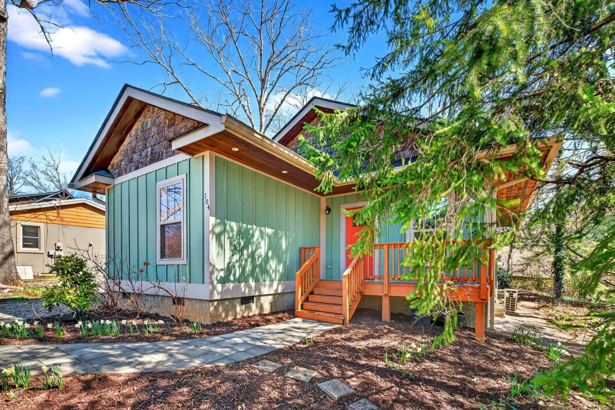 House for rent at 104 Hiawassee Ave, Black Mountain, NC 28711