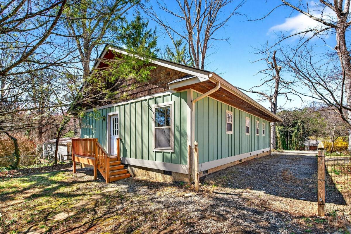 House for rent at 104 Hiawassee Ave, Black Mountain, NC 28711