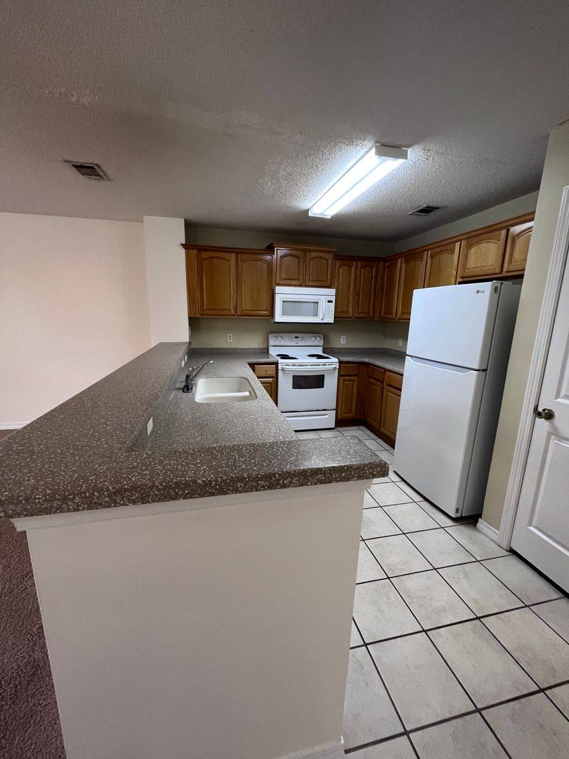 Townhouse for rent at 211 Johnson Court, Crestview, FL 32536