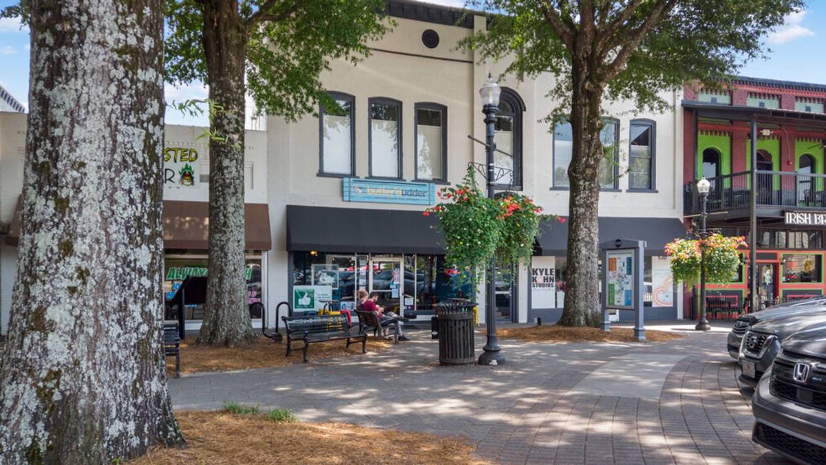 Apartment for rent at 207-208 Adamson Square, Carrollton, GA 30117