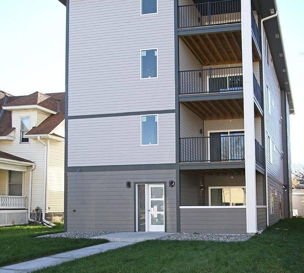 Apartment for rent at 1515 F St, Lincoln, NE 68508