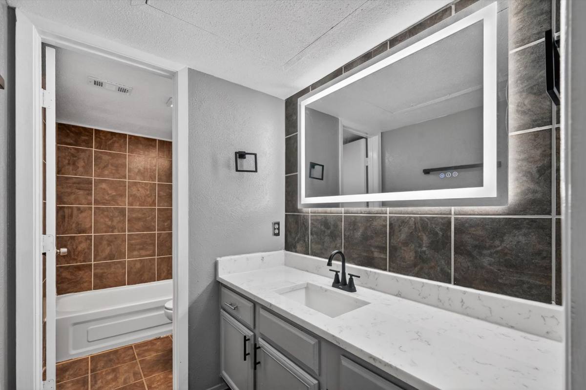 Condo for rent at 9170 Forest Lane, Dallas, TX 75243