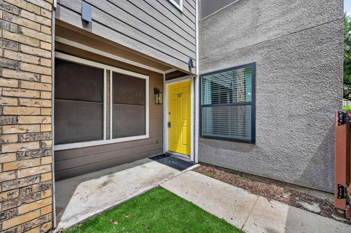 Condo for rent at 9170 Forest Lane, Dallas, TX 75243
