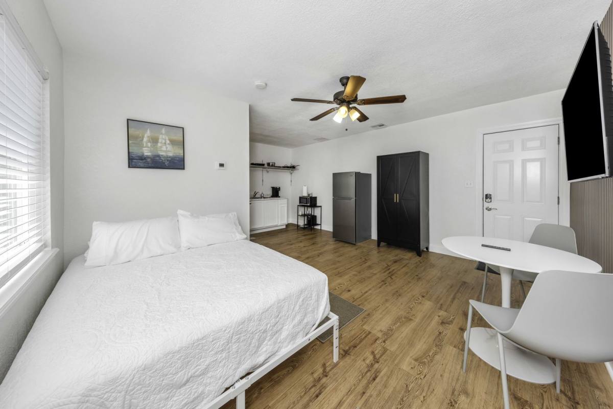 Apartment for rent at 310 24th Ave N, Saint Petersburg, FL 33704