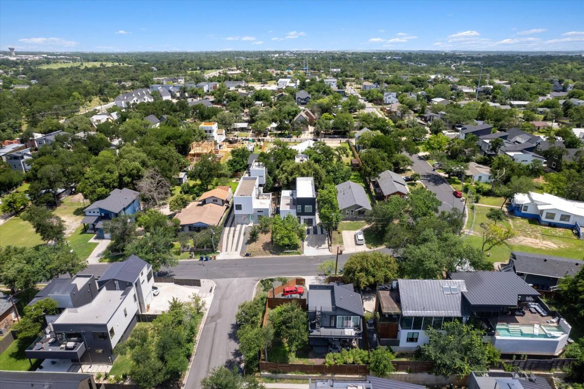 Condo for rent at 4712 Reyes St, Austin, TX 78721
