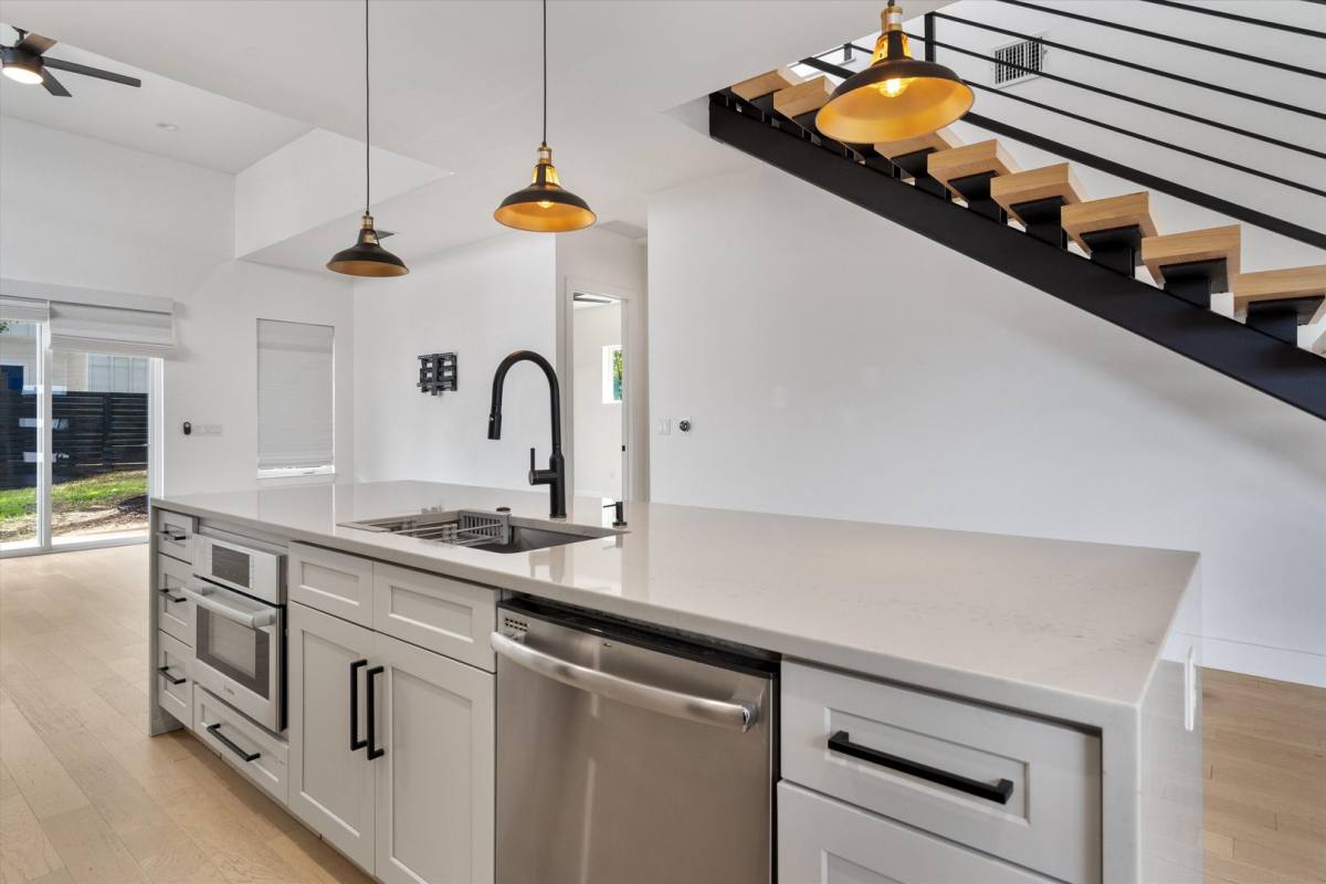 Condo for rent at 4712 Reyes St, Austin, TX 78721