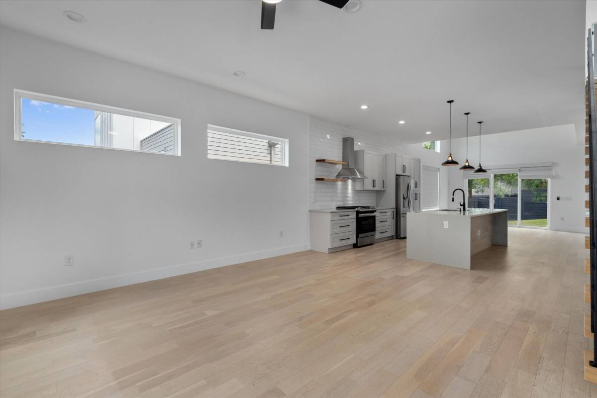 Condo for rent at 4712 Reyes St, Austin, TX 78721