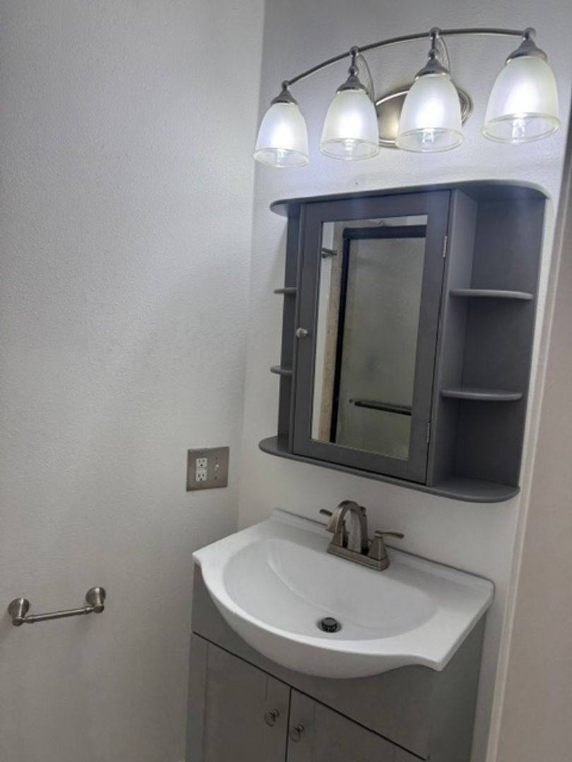 Townhouse for rent at 819 Taylor St #1, Medford, OR 97501