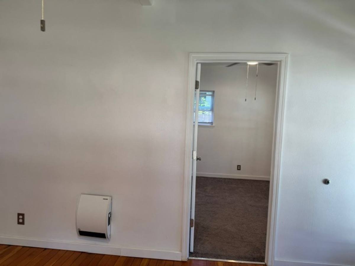 Townhouse for rent at 819 Taylor St #1, Medford, OR 97501