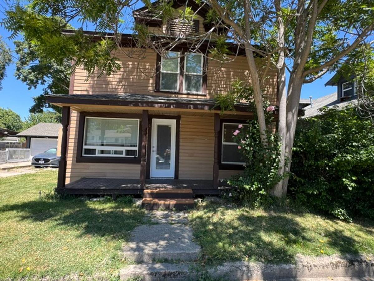 Townhouse for rent at 819 Taylor St #1, Medford, OR 97501