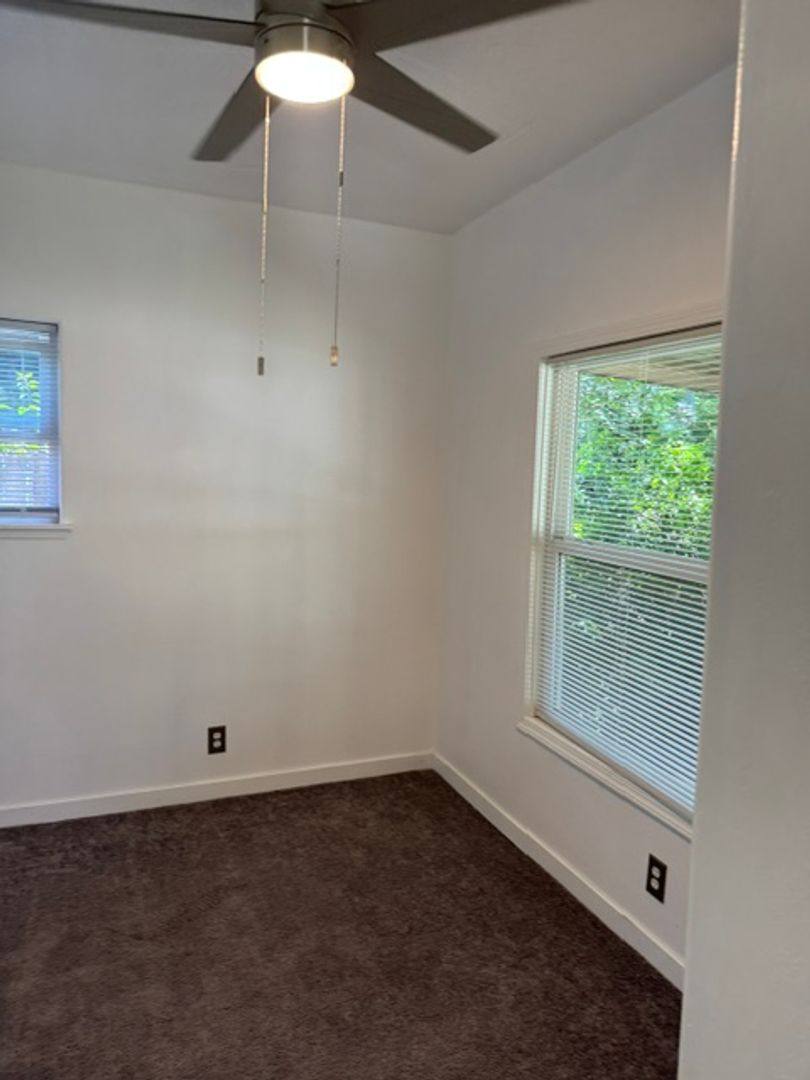 Townhouse for rent at 819 Taylor St #1, Medford, OR 97501