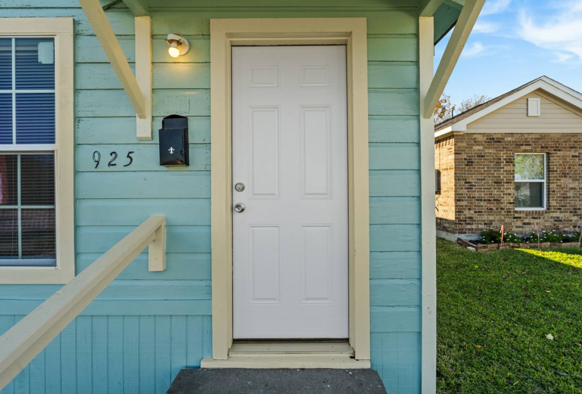 House for rent at 925 4th Ave N, Texas City, TX 77590