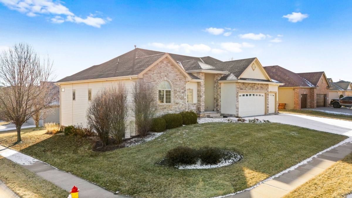 House for rent at 17055 Corby St, Omaha, NE 68116
