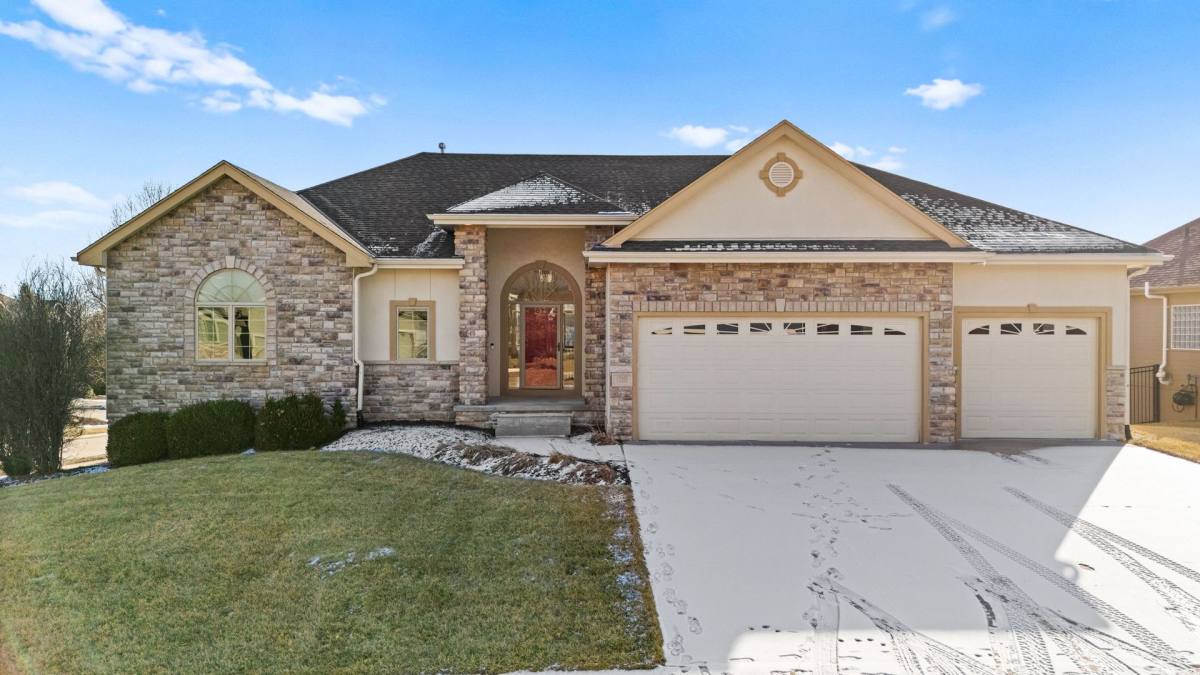 House for rent at 17055 Corby St, Omaha, NE 68116