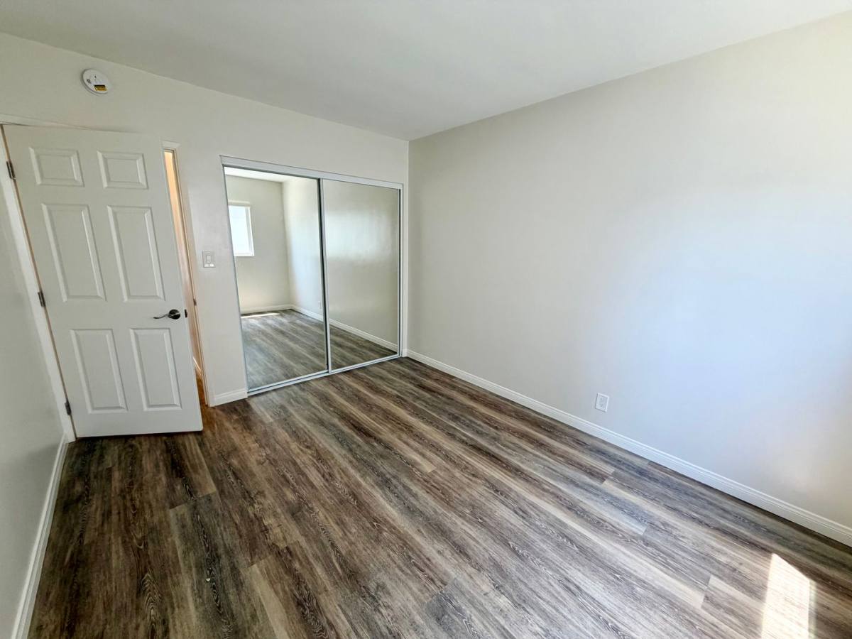 Apartment for rent at 515 Ave G, Redondo Beach, CA 90277