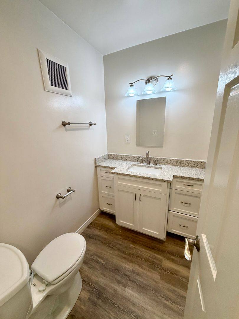 Apartment for rent at 515 Ave G, Redondo Beach, CA 90277