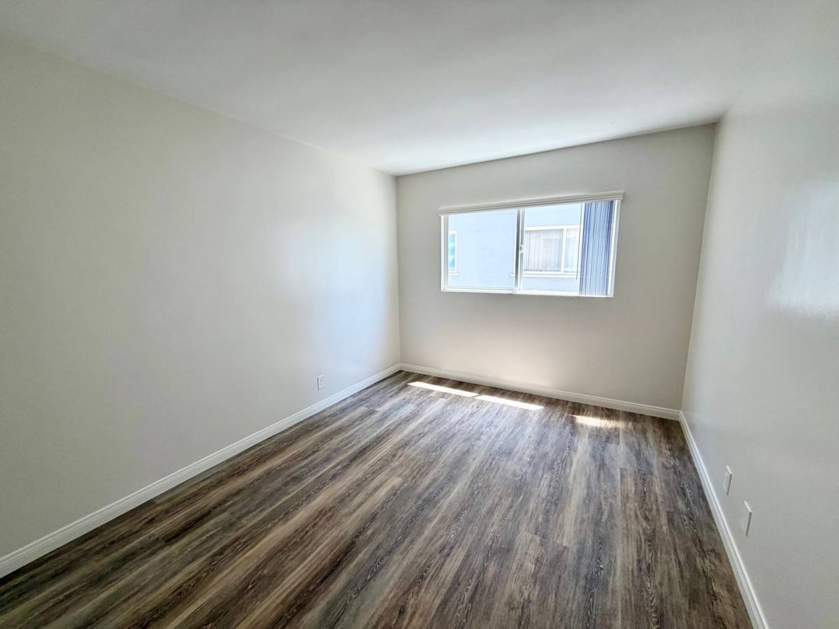 Apartment for rent at 515 Ave G, Redondo Beach, CA 90277