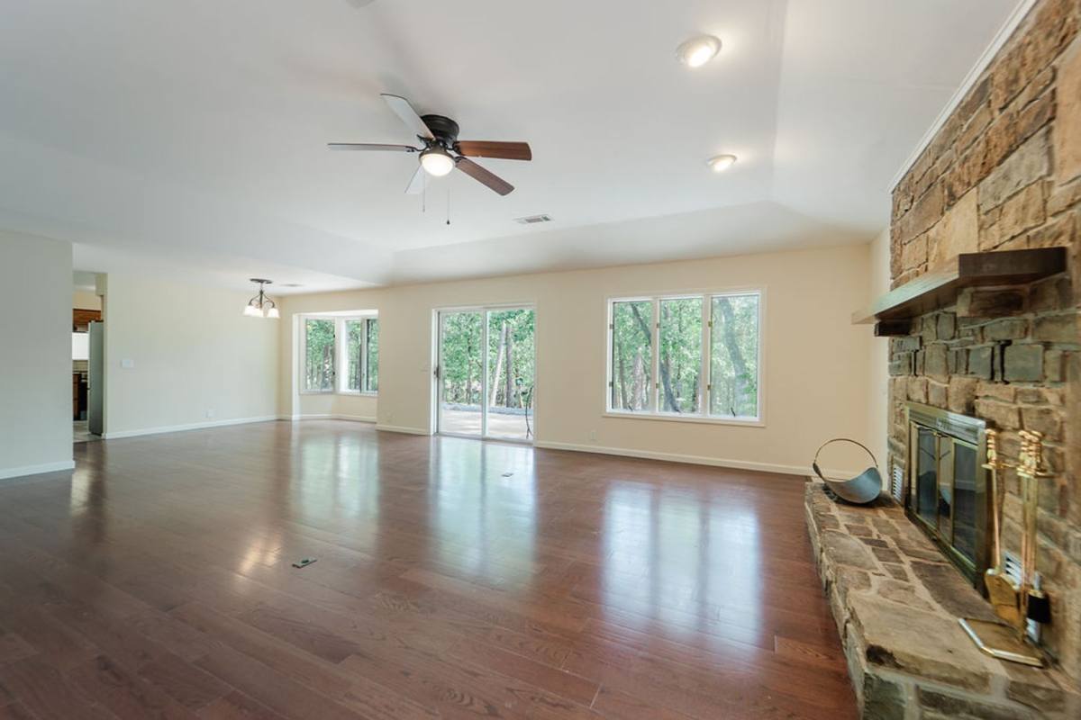 House for rent at 4 Lopez Circle, Hot Springs Village, AR 71909