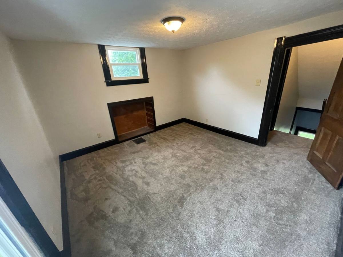 Apartment for rent at 912 W Pike St, Crawfordsville, IN 47933