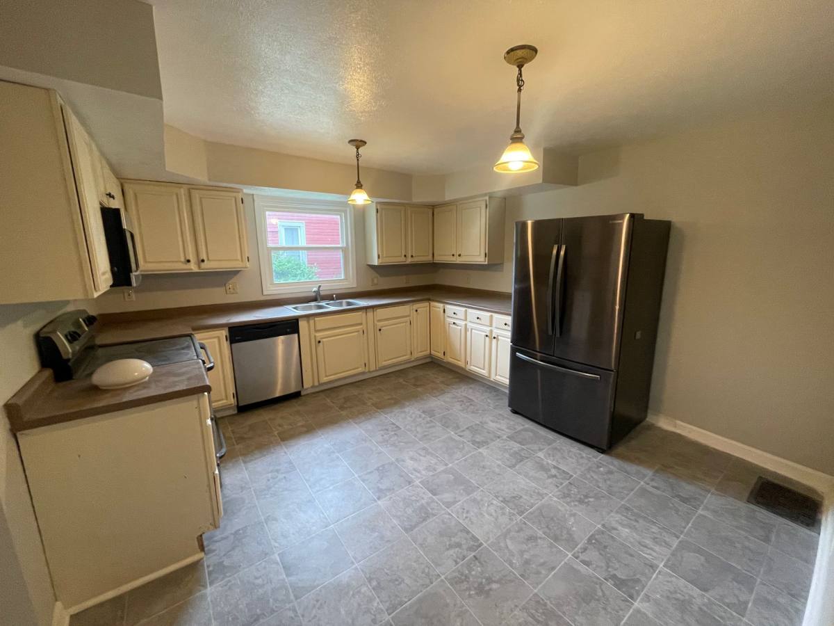 Apartment for rent at 912 W Pike St, Crawfordsville, IN 47933