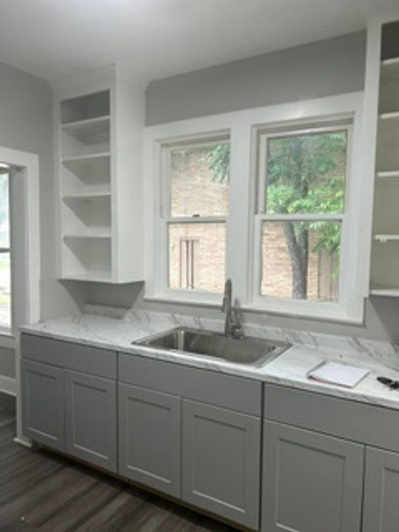 Apartment for rent at 923 Sunset Ave, Dallas, TX 75208