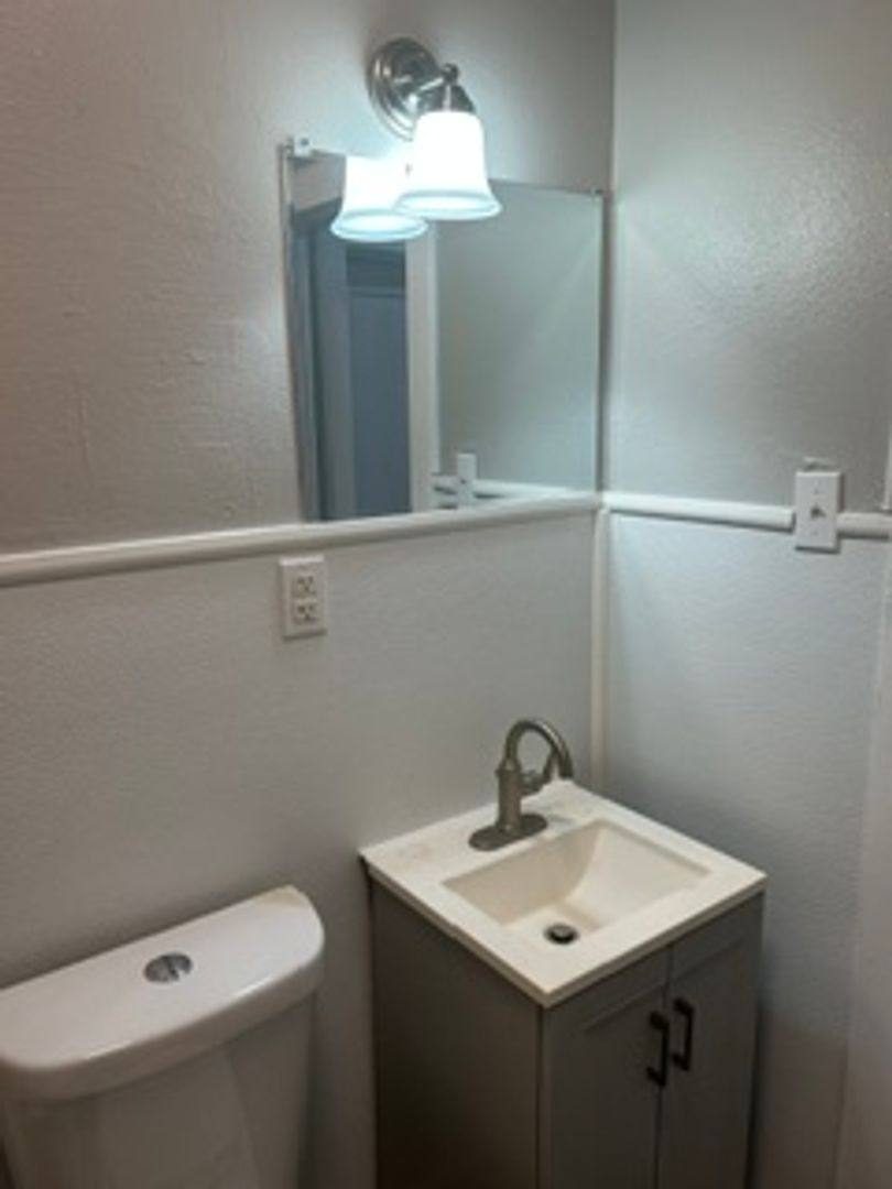 Apartment for rent at 923 Sunset Ave, Dallas, TX 75208