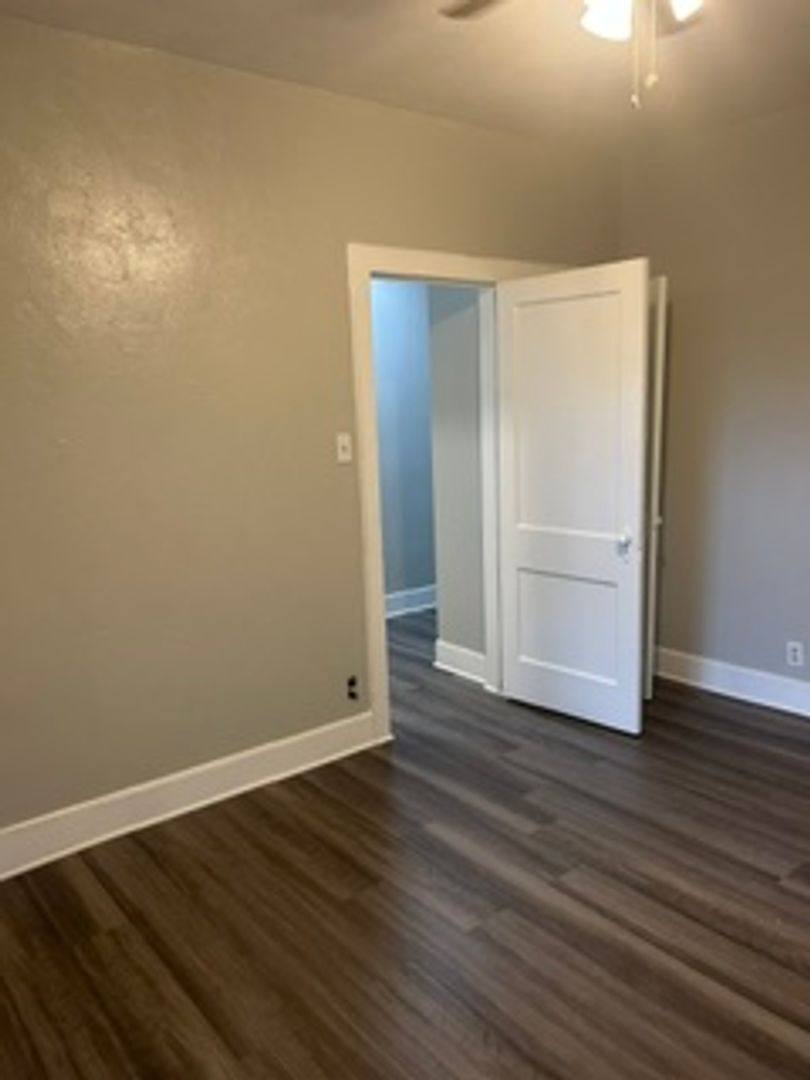 Apartment for rent at 923 Sunset Ave, Dallas, TX 75208